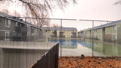 4608 Neil Rd, Unit 4608 Neil Road # 15-263 in Reno, NV - Foto de edificio - Building Photo