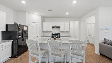 4055 Fort Palmer Blvd in Saint Hedwig, TX - Building Photo - Building Photo