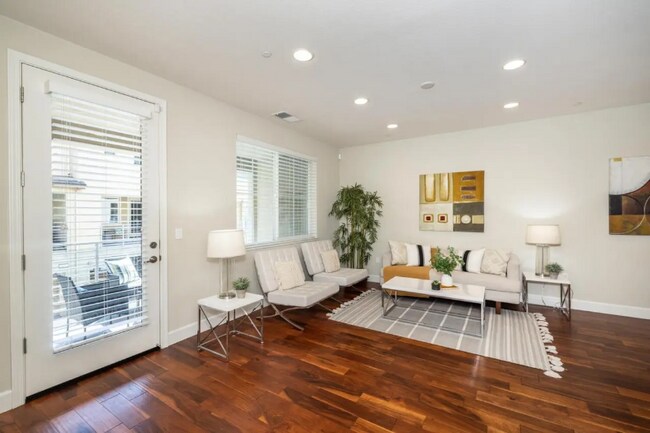 827 Lotus Flower Loop in San Jose, CA - Building Photo - Building Photo