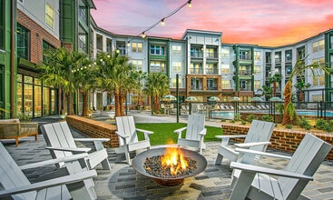 Cortland Santos Flats in Tampa, FL - Building Photo - Building Photo