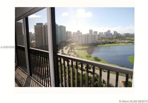 3731 N Country Club Dr-Unit -11B in Aventura, FL - Building Photo - Building Photo