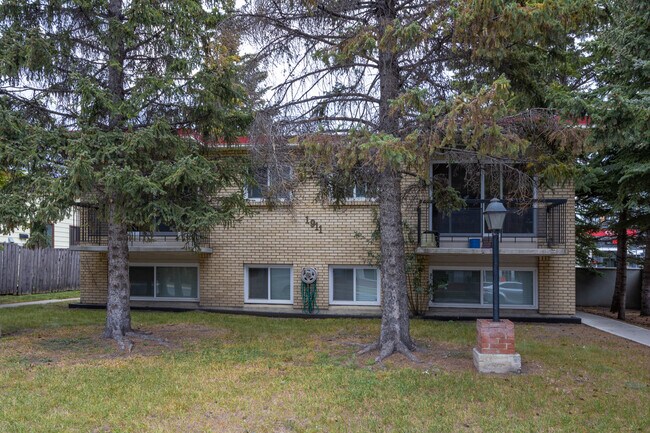 1911 27 St SW