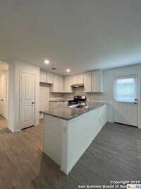 13819 Llama Pl photo'