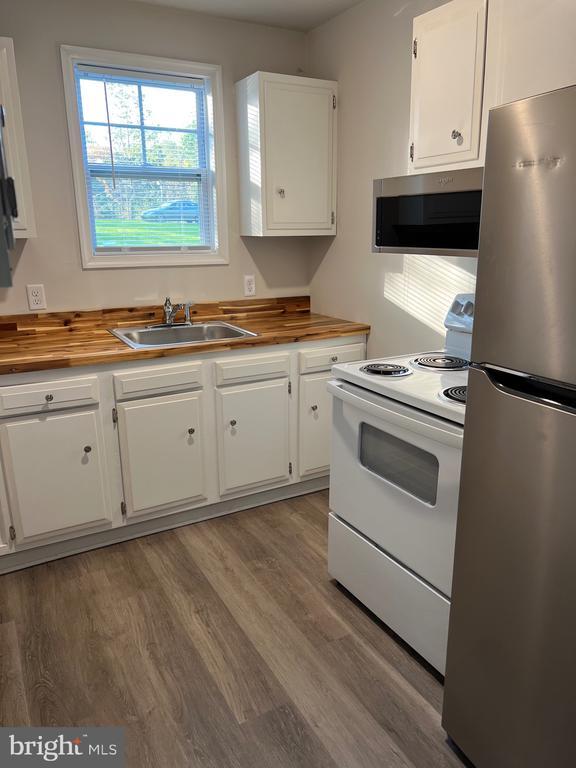 property at 132 Briarwood Cir