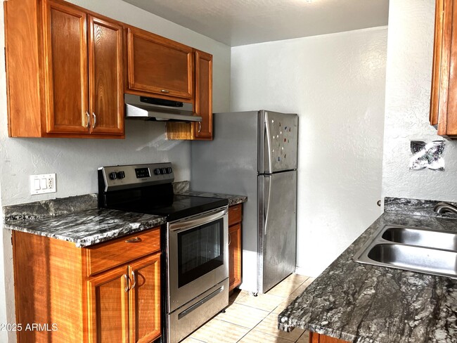 property at 4121 E Moreland St