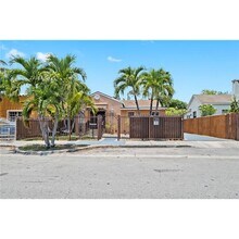 47 NW 47th St in Miami, FL - Building Photo - Building Photo