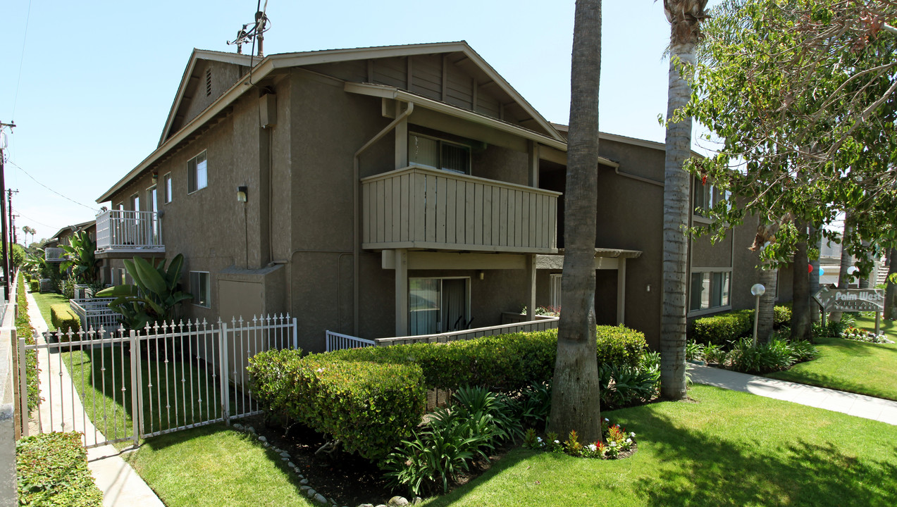 Palm West Village in Anaheim, CA - Foto de edificio