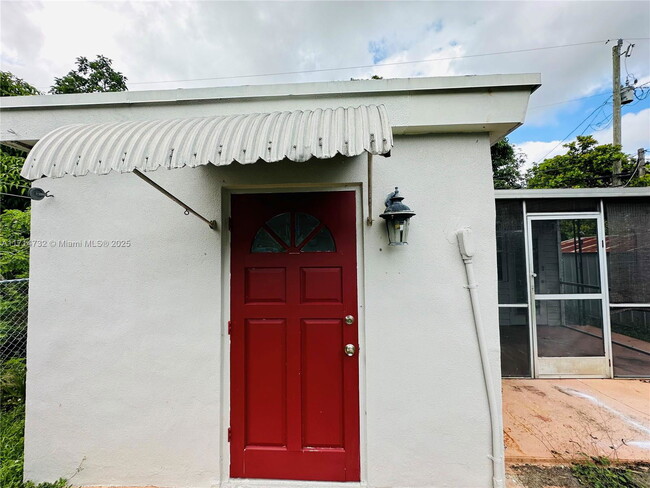 421 NW 117th St in Miami, FL - Building Photo - Building Photo