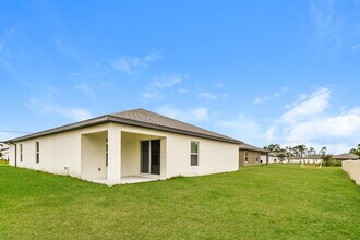 164 Blackstone Dr in Ft. Myers, FL - Foto de edificio - Building Photo