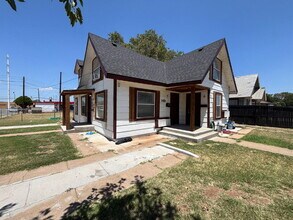 1112 35th St in Lubbock, TX - Foto de edificio - Building Photo