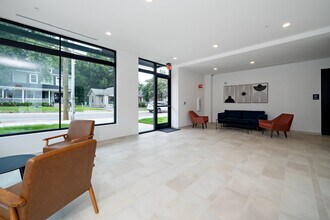 Room in Condo on W Peace St in Raleigh, NC - Building Photo - Building Photo