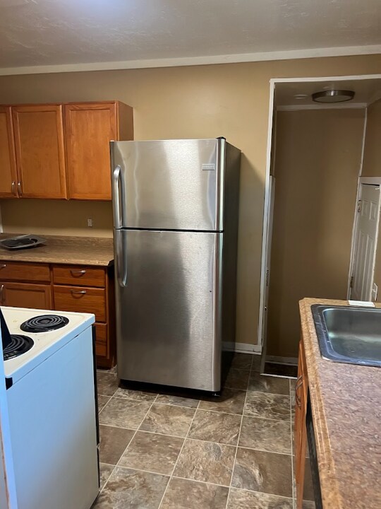 1443 Thayer Dr in Richland, WA - Building Photo