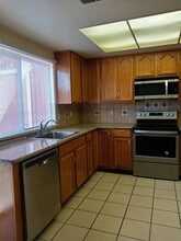 74 Creeks Edge Way in Sacramento, CA - Building Photo - Building Photo