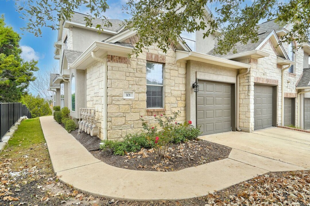 101 Aria Rdg in Austin, TX - Building Photo