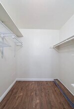 7890 E Spring St, Unit 4U in Long Beach, CA - Foto de edificio - Building Photo