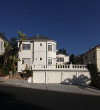 1938 N Kenmore Ave in Los Angeles, CA - Building Photo - Building Photo