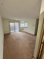 2201 Hedgerow Road, Unit C in Columbus, OH - Building Photo