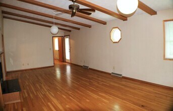 614 Greenwood Dr in Iowa City, IA - Building Photo - Building Photo