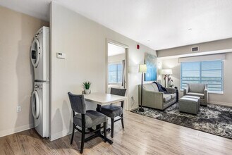 11350 E Peakview Ave in Englewood, CO - Foto de edificio - Building Photo