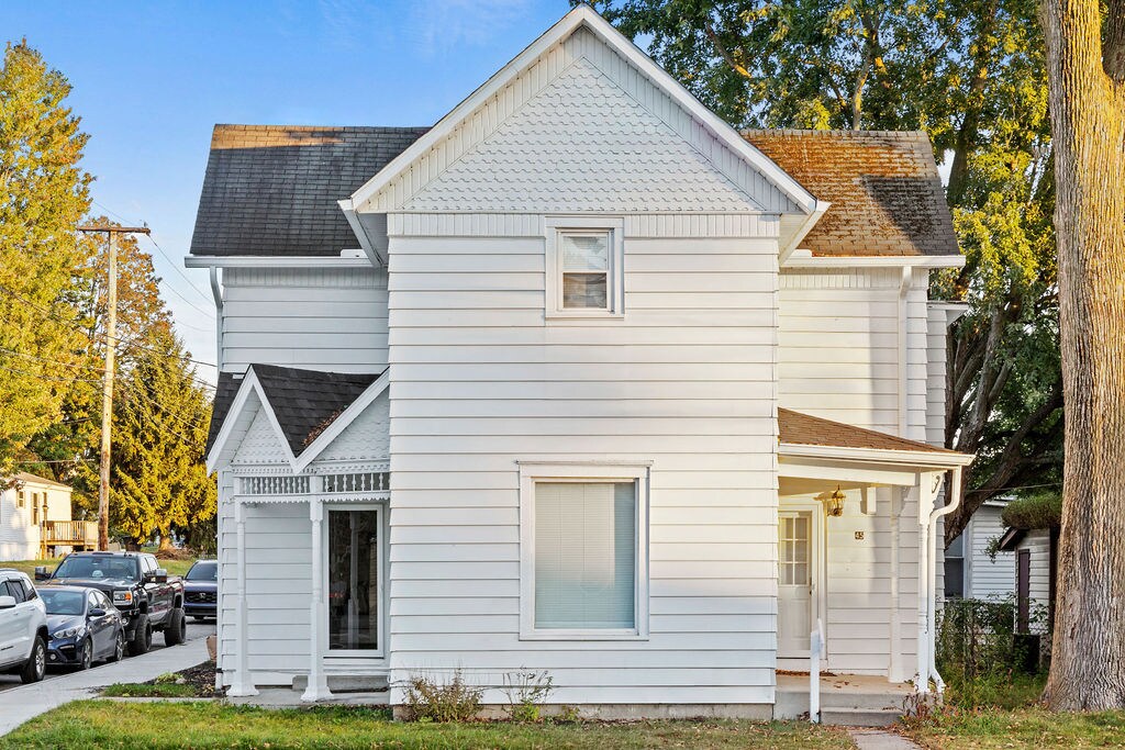 45 E Coshocton St in Johnstown, OH - Building Photo