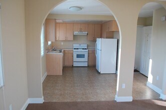 951 W Summerland Ave in Los Angeles, CA - Building Photo - Building Photo