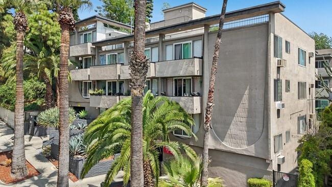1944 Whitley Ave. in Los Angeles, CA - Building Photo - Building Photo