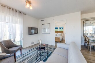 100 Bond Street East in Oshawa, ON - Building Photo - Interior Photo