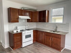 122 Westervelt Ave in Hawthorne, NJ - Building Photo - Building Photo