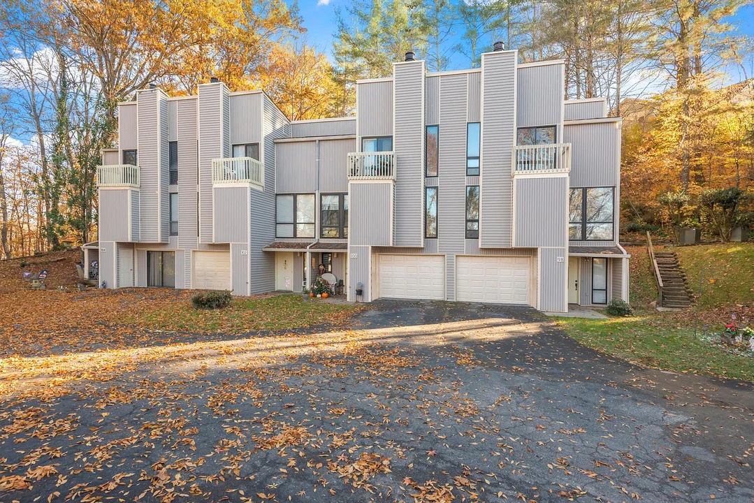 98 Valley Forge Dr in Oak Ridge, TN - Building Photo
