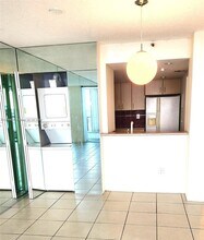 555 NE 15th St, Unit 23-J in Miami, FL - Foto de edificio - Building Photo