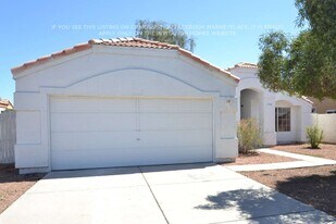 2703 N 87th Ave, Unit B in Phoenix, AZ - Building Photo