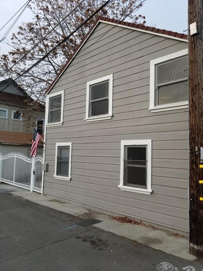417 11th St in Sacramento, CA - Building Photo - Building Photo