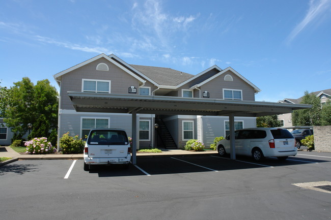 Lakepoint at Inland Shores in Salem, OR - Building Photo - Building Photo