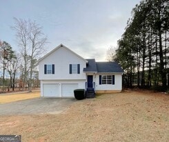 42 Pope Rd in Villa Rica, GA - Building Photo