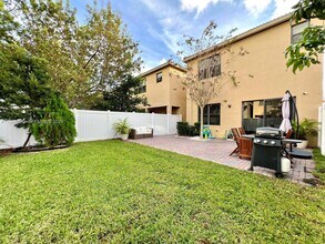 649 NE 191st St in Miami, FL - Building Photo - Building Photo