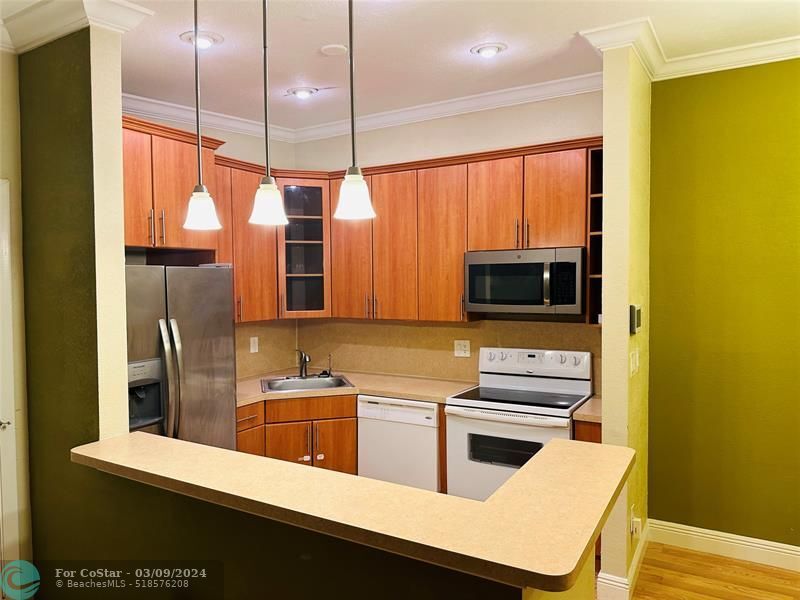 9614 W McNab Rd in Tamarac, FL - Building Photo