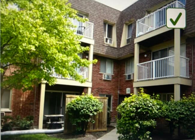 2 Villa Verde Dr, Unit 104 in Buffalo Grove, IL - Building Photo - Building Photo