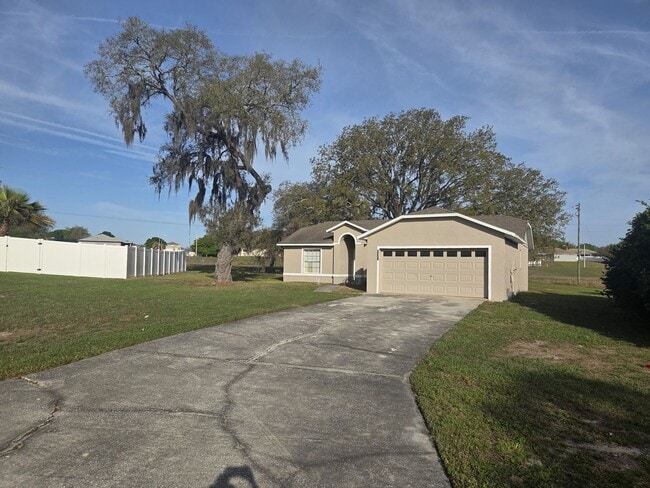 4025 E Cardinal Pines Dr in Mascotte, FL - Building Photo - Building Photo