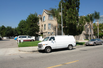 Residential Condominium in Glendale, CA - Building Photo - Building Photo