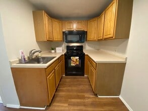 12 Cedar St in Holliston, MA - Building Photo - Building Photo