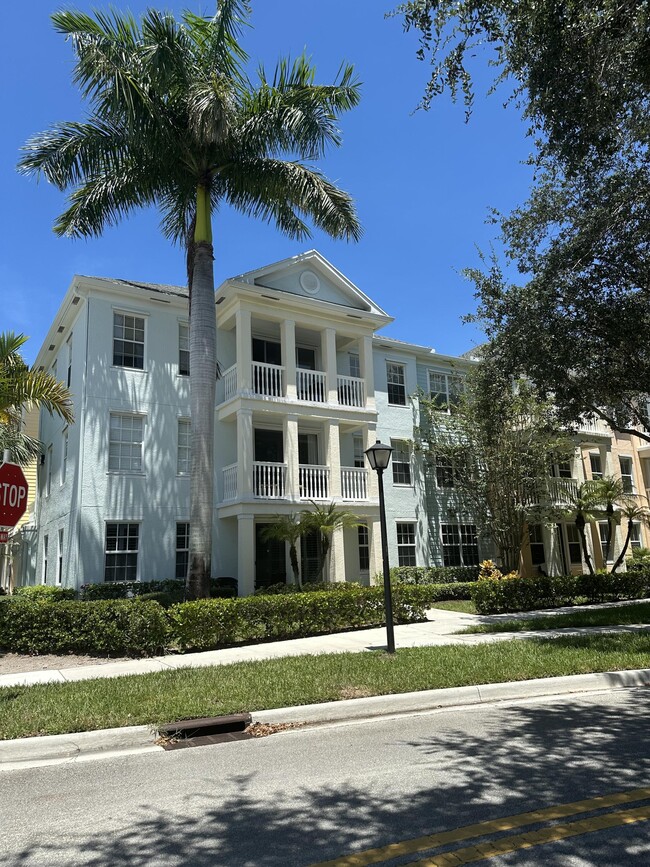 225 Murcia Dr