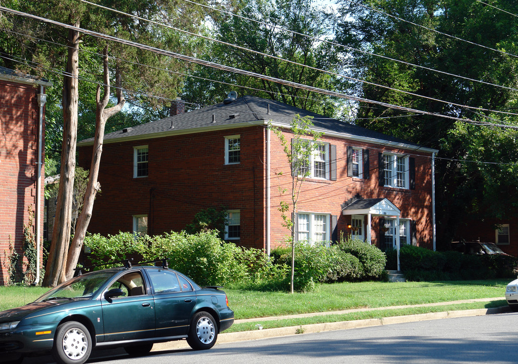 302 Shirley St in Falls Church, VA - Foto de edificio