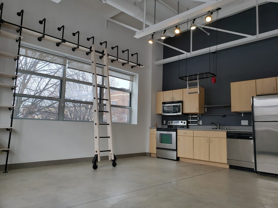 111 E Franklin Ave, Unit 306 in Minneapolis, MN - Building Photo