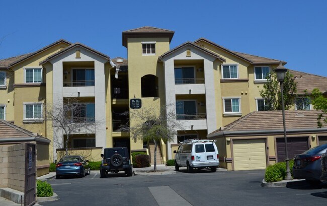 1360 Shady Ln, Unit 316 in Turlock, CA - Foto de edificio - Building Photo