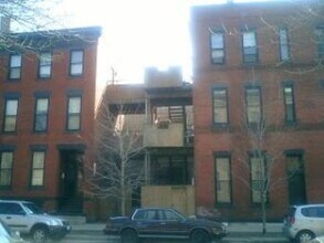 2059 N Clifton Ave, Unit #1 in Chicago, IL - Building Photo - Building Photo