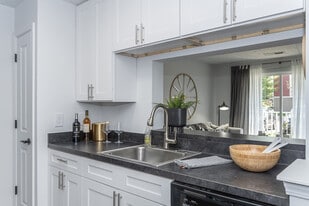 Galbraith Pointe Apartments and Townhomes in Cincinnati, OH - Building Photo
