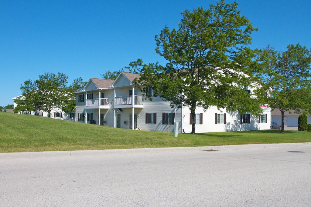 CAMBRIDGE COURT APARTMENTS Chilton, WI Apartments For Rent