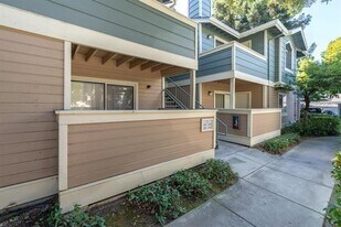 2695 Somerset Park Cir in San Jose, CA - Building Photo