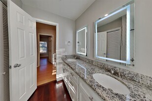 7611 Round Grove Ln in Houston, TX - Building Photo