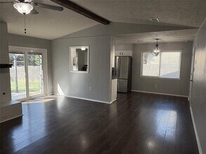 2402 Leslie St in Denton, TX - Building Photo - Building Photo